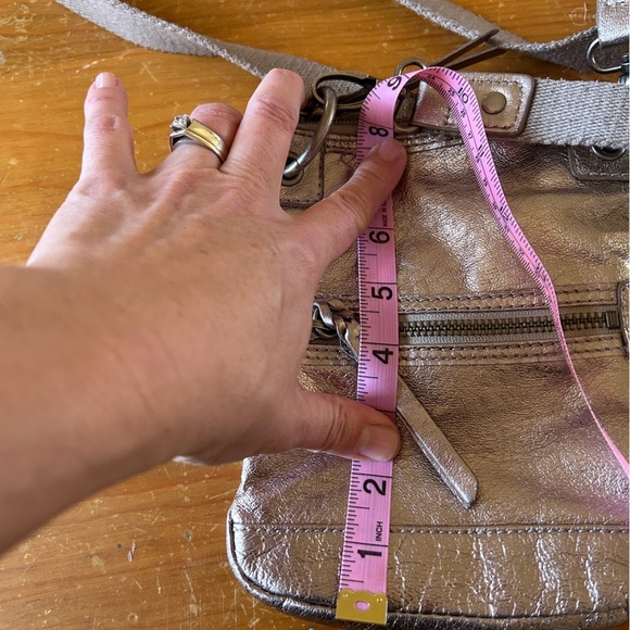 EUC The Sak gold leather crossbody. Small - 6x8 inches. Holds phone, cards, keys - Picture 7 of 8